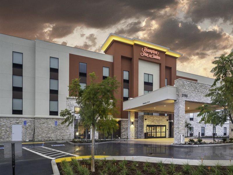 Hampton Inn & Suites Santa Maria Exterior photo