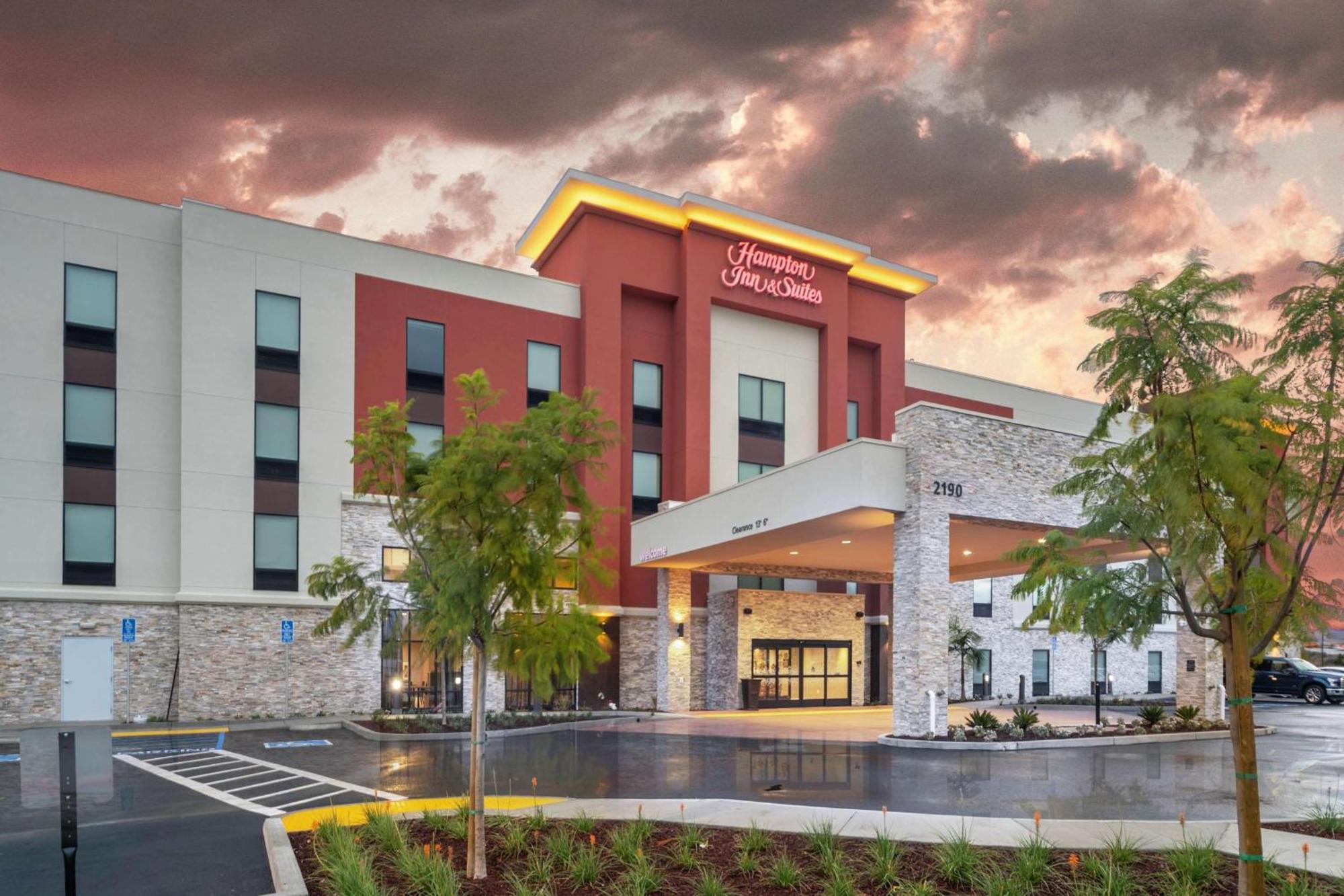 Hampton Inn & Suites Santa Maria Exterior photo